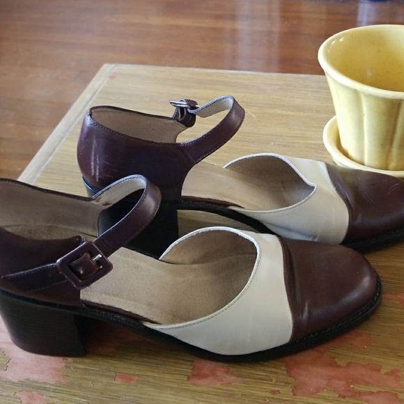 GAP Two-Toned Shoes - Picture 1 of 5